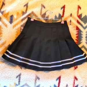 H&M * Size 6 * High waisted black and white pleated skirt